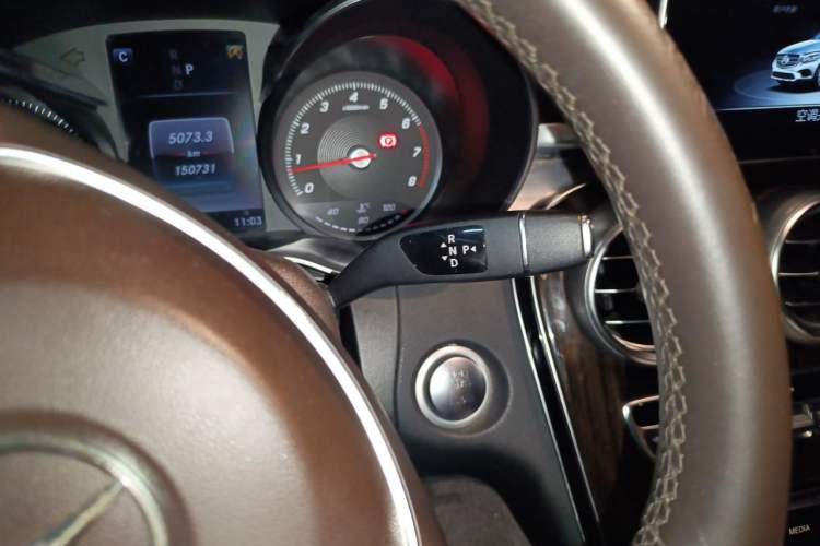 Used Mercedes-Benz GLC 2017 GLC 260 4MATIC Dynamic Edition Gear Lever