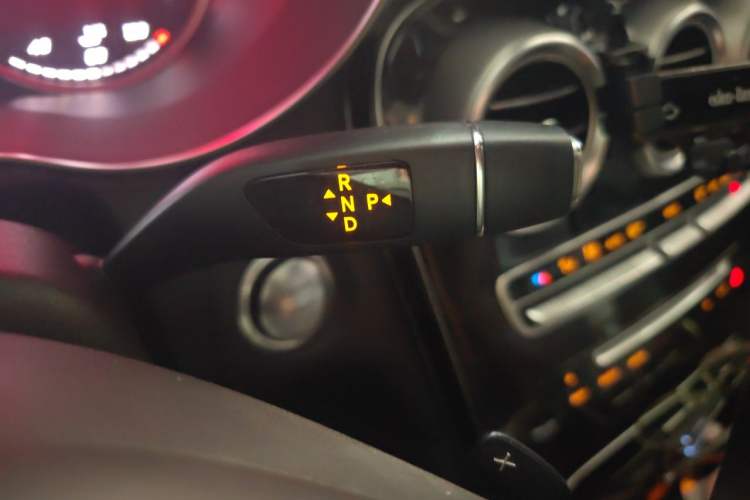 Used Mercedes-Benz GLC 2017 GLC 260 4MATIC Luxury Model Gear Lever