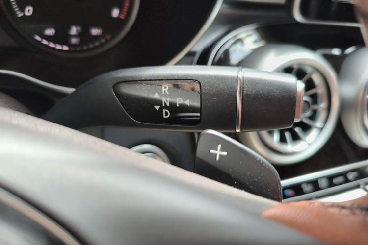 Used Mercedes-Benz GLC 2017 GLC 260 4MATIC Dynamic Edition Gear Lever