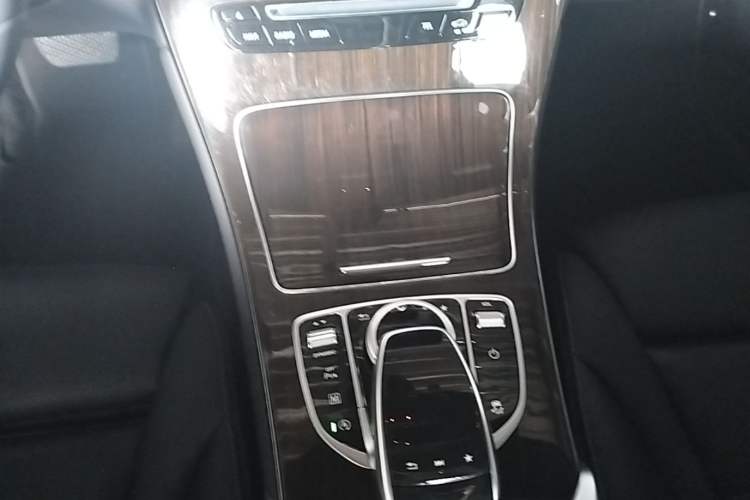 Used Mercedes-Benz GLC 2017 GLC 260 4MATIC Dynamic Edition Gear Lever