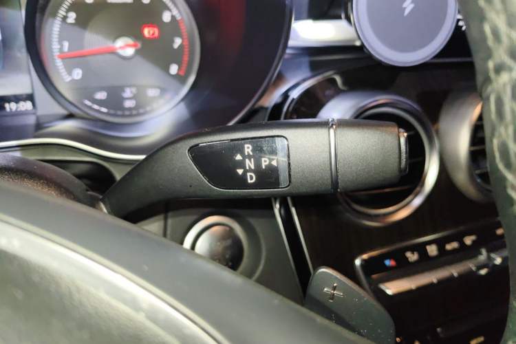 Used Mercedes-Benz GLC 2017 GLC 260 4MATIC Dynamic Edition Gear Lever