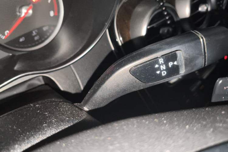 Used Mercedes-Benz GLC 2017 GLC 260 4MATIC Dynamic Edition Gear Lever