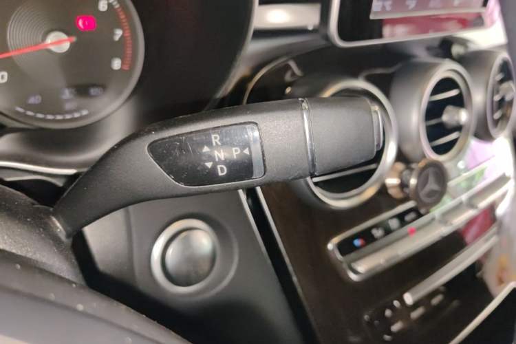 Used Mercedes-Benz GLC 2017 GLC 260 4MATIC Dynamic Edition Gear Lever