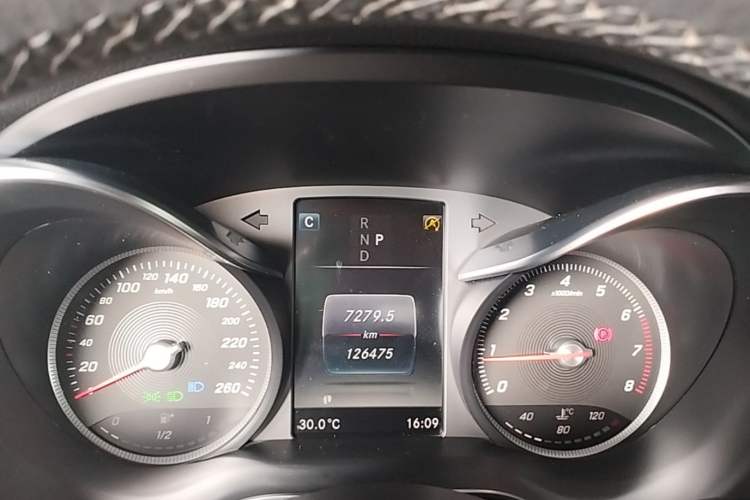 Used Mercedes-Benz GLC 2017 GLC 260 4MATIC Dynamic Edition Instrument Cluster