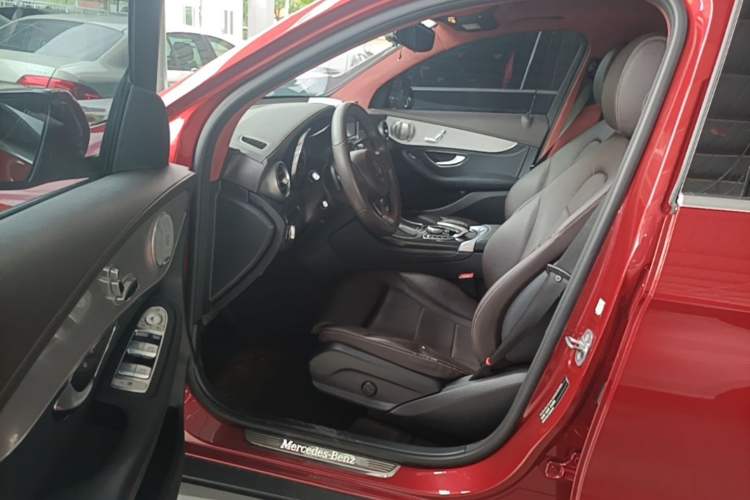 Used Mercedes-Benz GLC 2017 GLC 200 4MATIC Interior 1