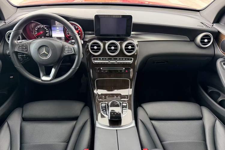Used Mercedes-Benz GLC 2017 GLC 260 4MATIC Dynamic Edition Interior 2