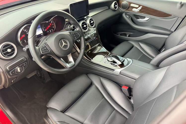 Used Mercedes-Benz GLC 2017 GLC 260 4MATIC Dynamic Edition Interior 3