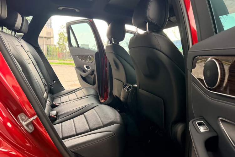 Used Mercedes-Benz GLC 2017 GLC 260 4MATIC Dynamic Edition Interior 4