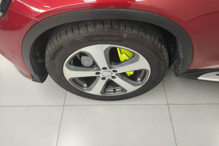 Used Mercedes-Benz GLC 2017 GLC 260 4MATIC Luxury Model Left Front Wheel Hub