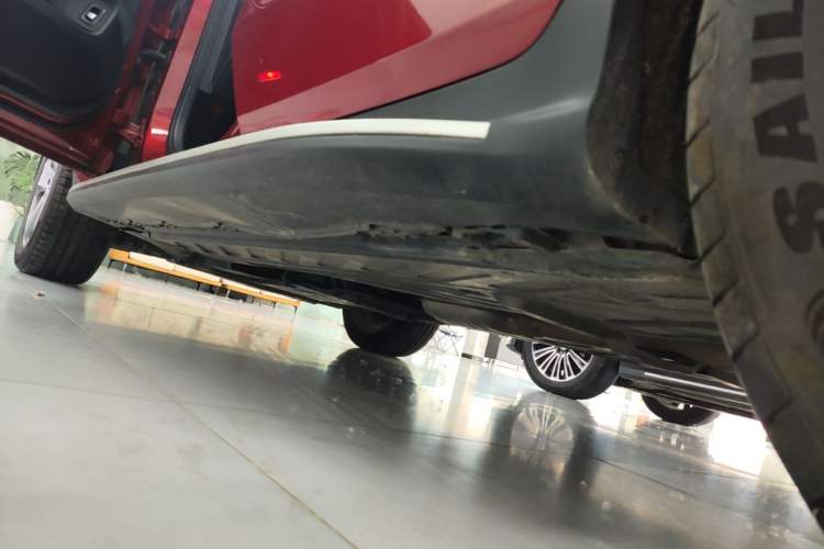 Used Mercedes-Benz GLC 2017 GLC 260 4MATIC Luxury Model Left Side Sill