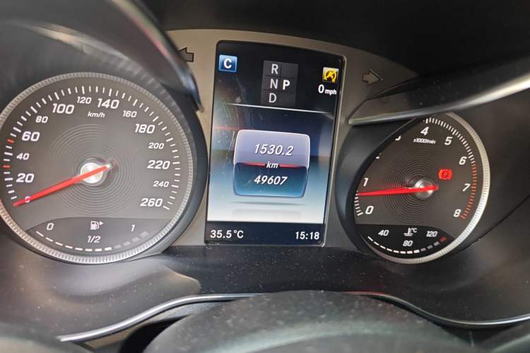 Used Mercedes-Benz GLC 2017 GLC 260 4MATIC Luxury Model Odometer Close Up
