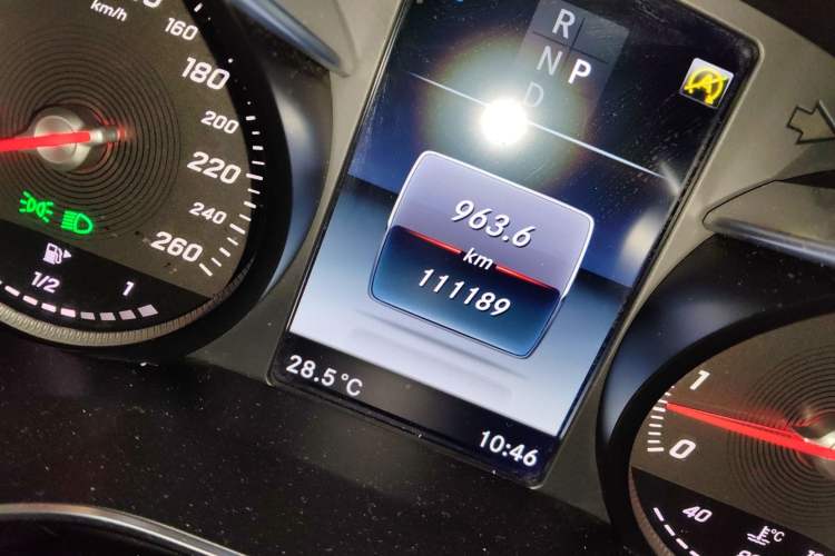Used Mercedes-Benz GLC 2017 GLC 260 4MATIC Dynamic Edition Odometer Close Up