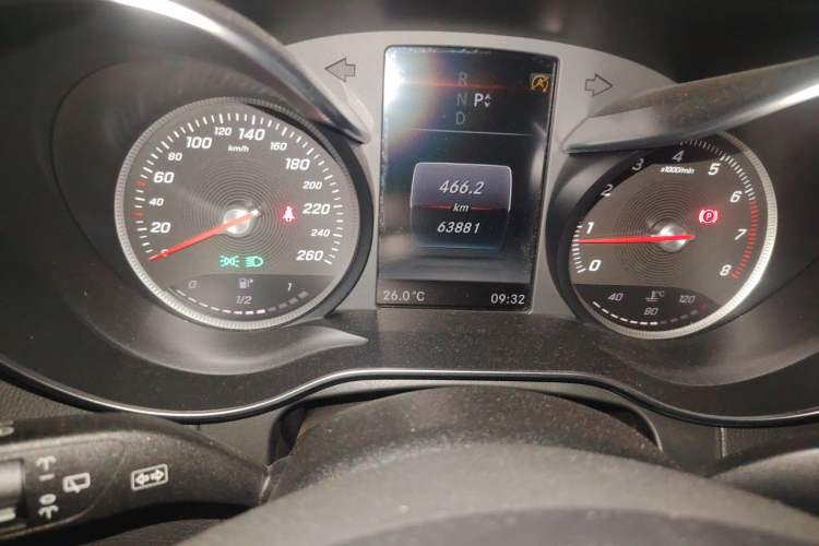 Used Mercedes-Benz GLC 2017 GLC 260 4MATIC Luxury Model Odometer Close Up