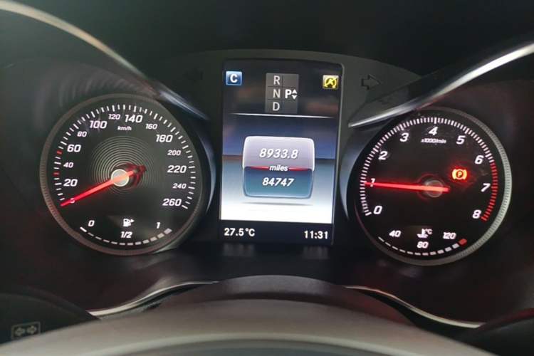 Used Mercedes-Benz GLC 2017 GLC 200 4MATIC Odometer Close Up
