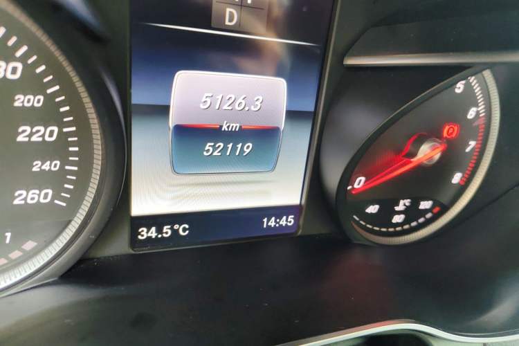 Used Mercedes-Benz GLC 2017 GLC 200 4MATIC Odometer Close Up