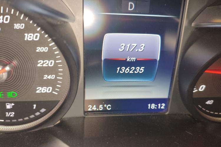 Used Mercedes-Benz GLC 2017 GLC 200 4MATIC Odometer Close Up