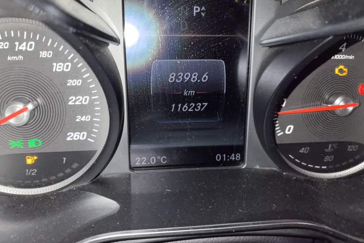 Used Mercedes-Benz GLC 2017 GLC 260 4MATIC Luxury Model Odometer Close Up
