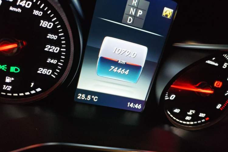 Used Mercedes-Benz GLC 2017 GLC 260 4MATIC Luxury Model Odometer Close Up