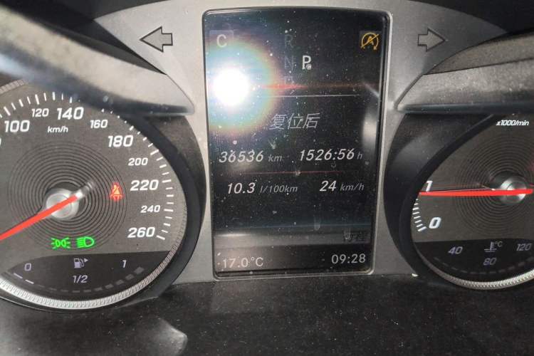 Used Mercedes-Benz GLC 2017 GLC 260 4MATIC Dynamic Edition Odometer Close Up