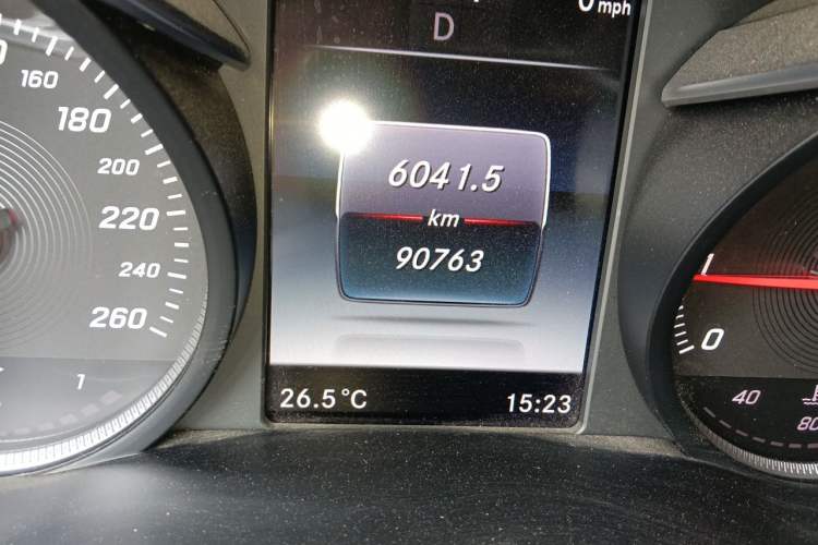 Used Mercedes-Benz GLC 2017 GLC 260 4MATIC Luxury Model Odometer Close Up