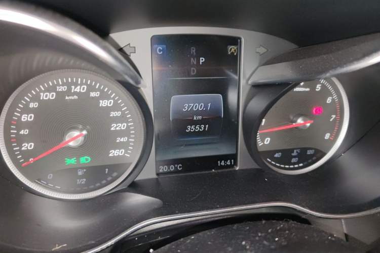 Used Mercedes-Benz GLC 2017 GLC 260 4MATIC Dynamic Edition Odometer Close Up