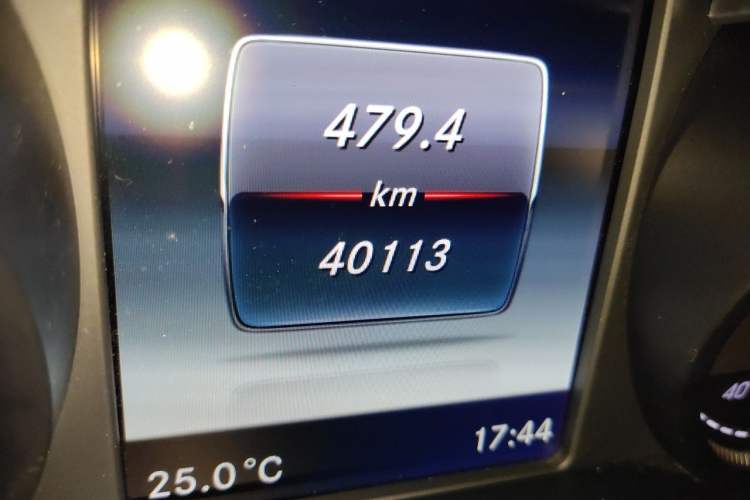 Used Mercedes-Benz GLC 2017 GLC 260 4MATIC Dynamic Edition Odometer Close Up