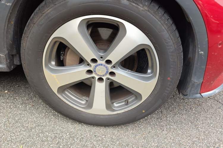 Used Mercedes-Benz GLC 2017 GLC 260 4MATIC Luxury Model Right Front Wheel Hub