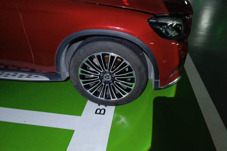 Used Mercedes-Benz GLC 2017 GLC 260 4MATIC Dynamic Edition Right Front Wheel Hub