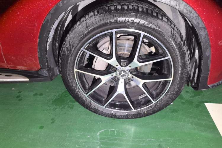 Used Mercedes-Benz GLC 2017 GLC 260 4MATIC Luxury Model Right Front Wheel Hub