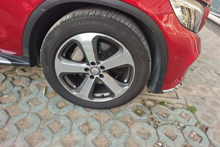 Used Mercedes-Benz GLC 2017 GLC 300 4MATIC Sport Edition Right Front Wheel Hub