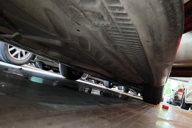 Used Mercedes-Benz GLC 2017 GLC 260 4MATIC Dynamic Edition Right Side Sill