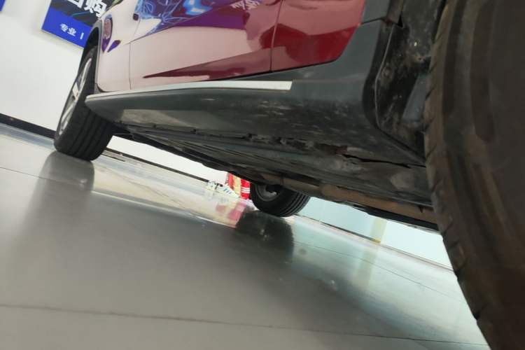 Used Mercedes-Benz GLC 2017 GLC 260 4MATIC Luxury Model Right Side Sill