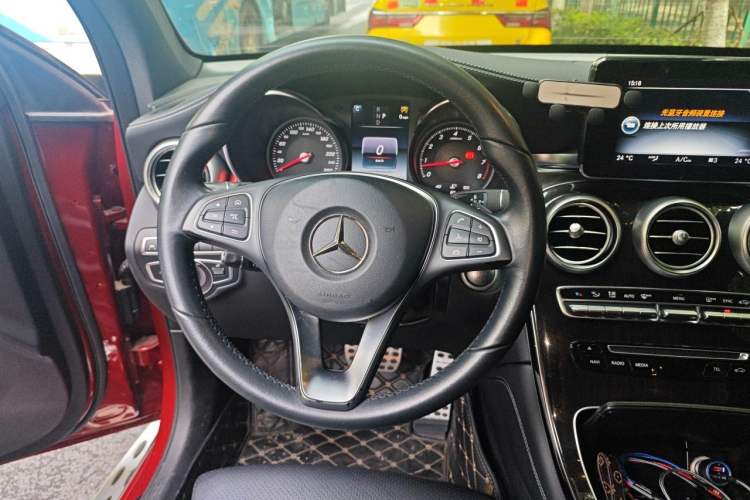 Used Mercedes-Benz GLC 2017 GLC 260 4MATIC Luxury Model Steering Wheel