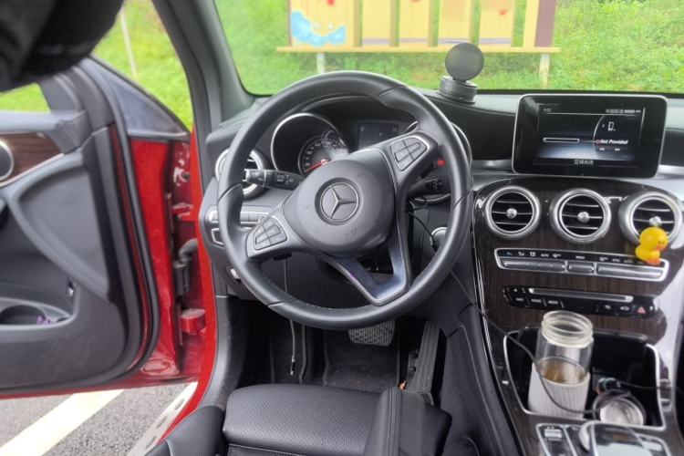 Used Mercedes-Benz GLC 2017 GLC 260 4MATIC Luxury Model Steering Wheel