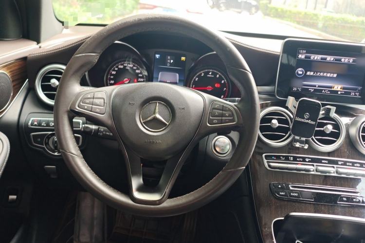 Used Mercedes-Benz GLC 2017 GLC 260 4MATIC Luxury Model Steering Wheel