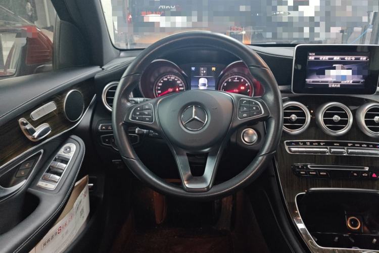 Used Mercedes-Benz GLC 2017 GLC 260 4MATIC Luxury Model Steering Wheel