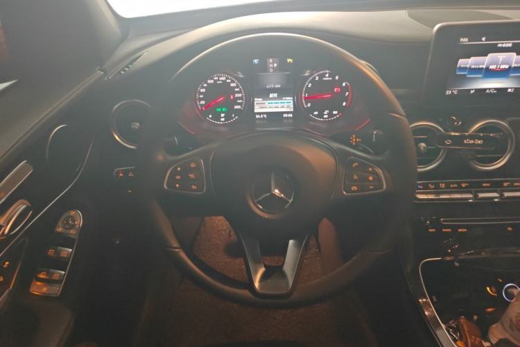 Used Mercedes-Benz GLC 2017 GLC 260 4MATIC Luxury Model Steering Wheel
