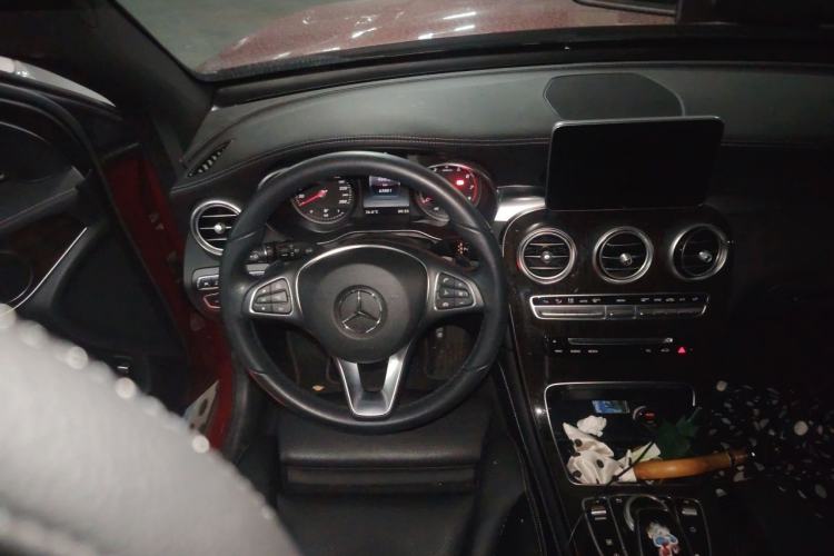 Used Mercedes-Benz GLC 2017 GLC 260 4MATIC Luxury Model Steering Wheel