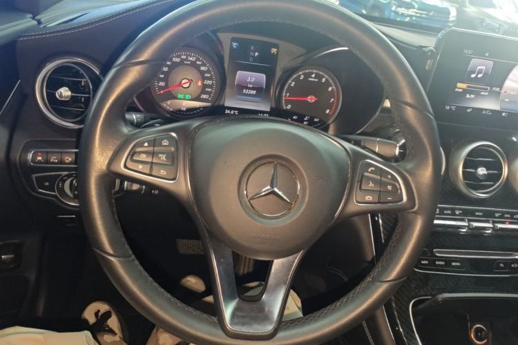 Used Mercedes-Benz GLC 2017 GLC 260 4MATIC Luxury Model Steering Wheel
