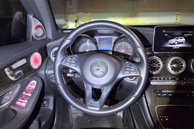 Used Mercedes-Benz GLC 2017 GLC 260 4MATIC Luxury Model Steering Wheel