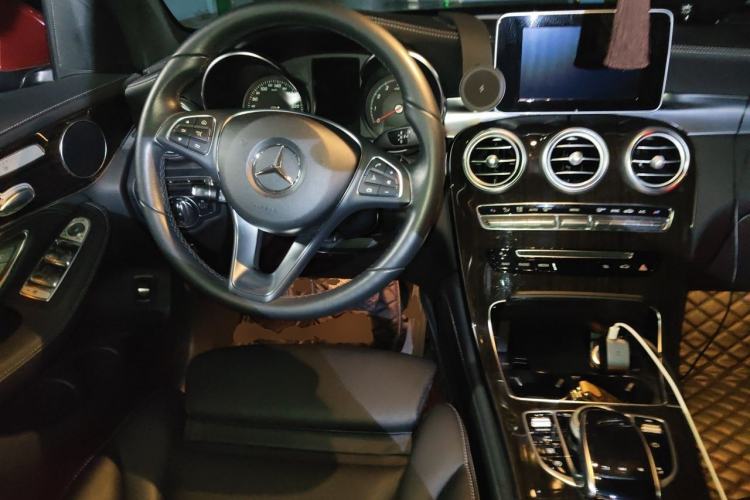 Used Mercedes-Benz GLC 2017 GLC 260 4MATIC Dynamic Edition Steering Wheel