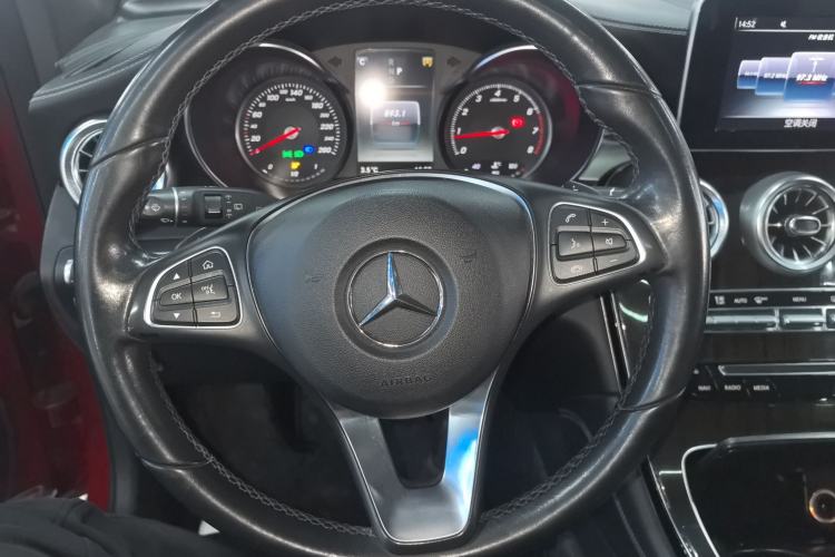 Used Mercedes-Benz GLC 2017 GLC 260 4MATIC Luxury Model Steering Wheel