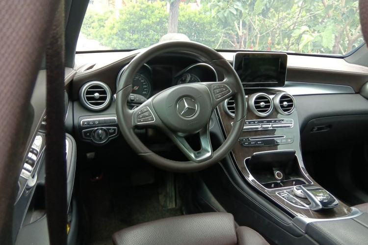 Used Mercedes-Benz GLC 2017 GLC 260 4MATIC Luxury Model Steering Wheel