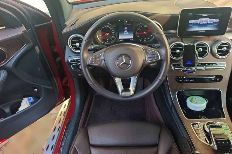 Used Mercedes-Benz GLC 2017 GLC 300 4MATIC Sport Edition Steering Wheel