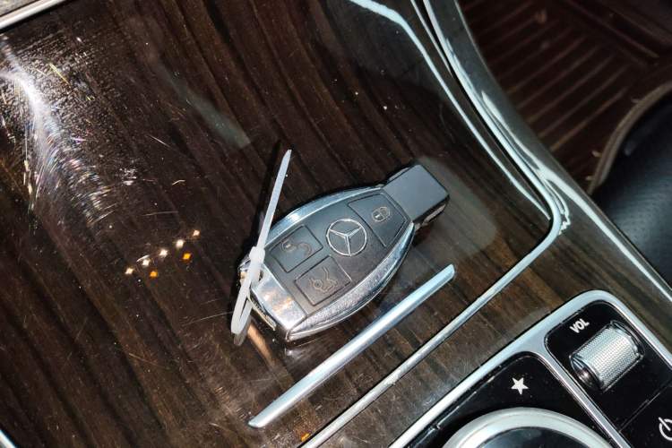 Used Mercedes-Benz GLC 2017 GLC 260 4MATIC Dynamic Edition Vehicle Key