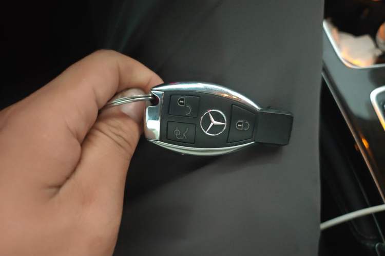Used Mercedes-Benz GLC 2017 GLC 260 4MATIC Luxury Model Vehicle Key