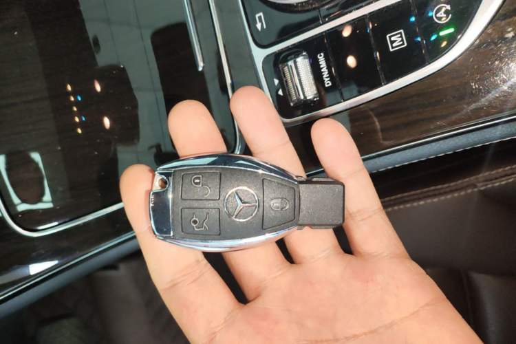 Used Mercedes-Benz GLC 2017 GLC 260 4MATIC Luxury Model Vehicle Key