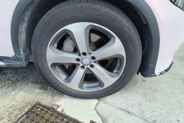 Used Mercedes-Benz GLC 2017 GLC 260 4MATIC Luxury Model Right Front Wheel Hub