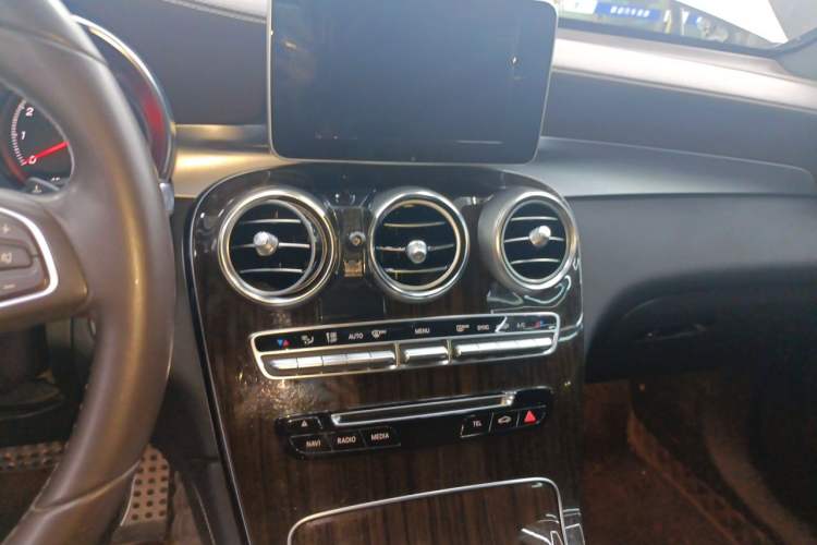 Used Mercedes-Benz GLC 2017 GLC 260 4MATIC Luxury Model Audio And AC Panel
