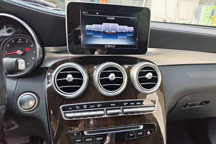 Used Mercedes-Benz GLC 2017 GLC 260 4MATIC Luxury Model Audio And AC Panel